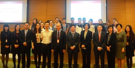 师生受中国银行澳门分行的领导和人事部门主管的热情接待