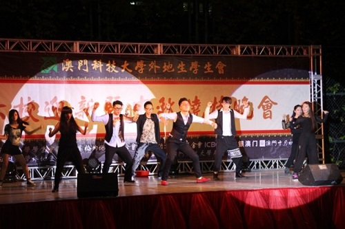 舞蹈联会动感气氛感染全场