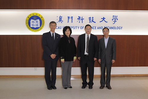 教育部国际合作与交流司杨晓春处长与陈曦副校长、孙建荣副教务长、研究生处冯钧国副行政主任合影留念