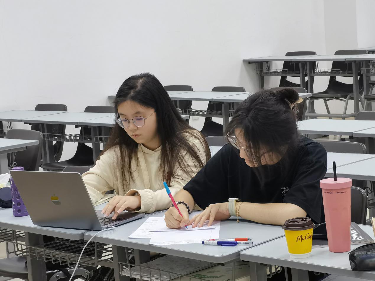 廖麥伊、宋妤昕