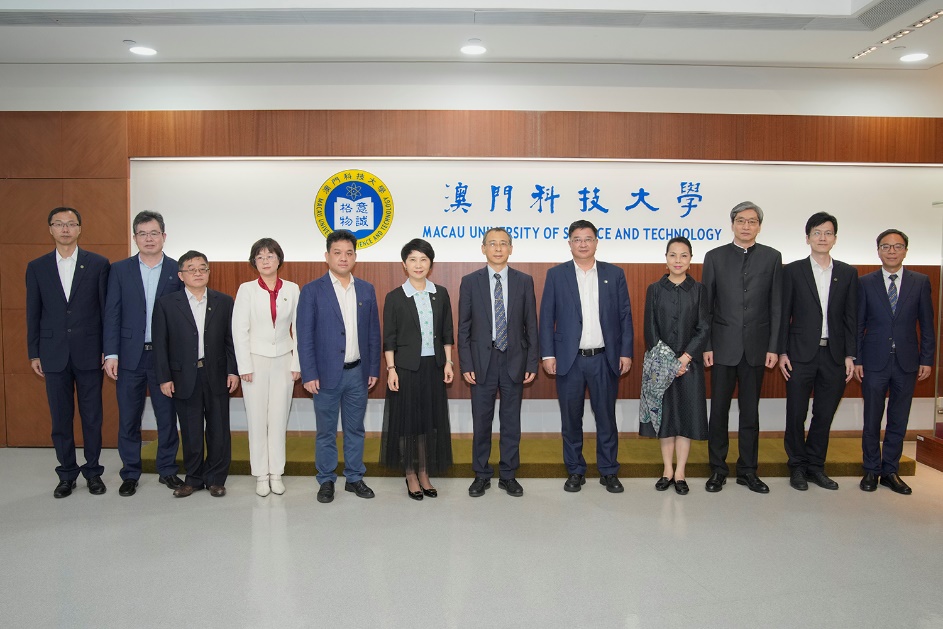 暨南大學黨委統戰部部長梁燕（左六）一行與澳科大副校長姜志宏(右六)合照