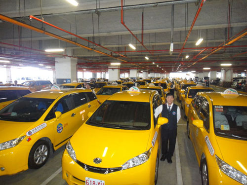 2012年高雄高铁通车，中华卫星大车队顺利获评选为唯一进场候客服务的资格