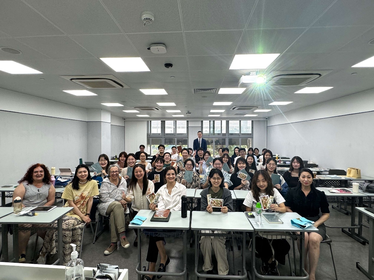國際學院西語師生與嘉賓合照