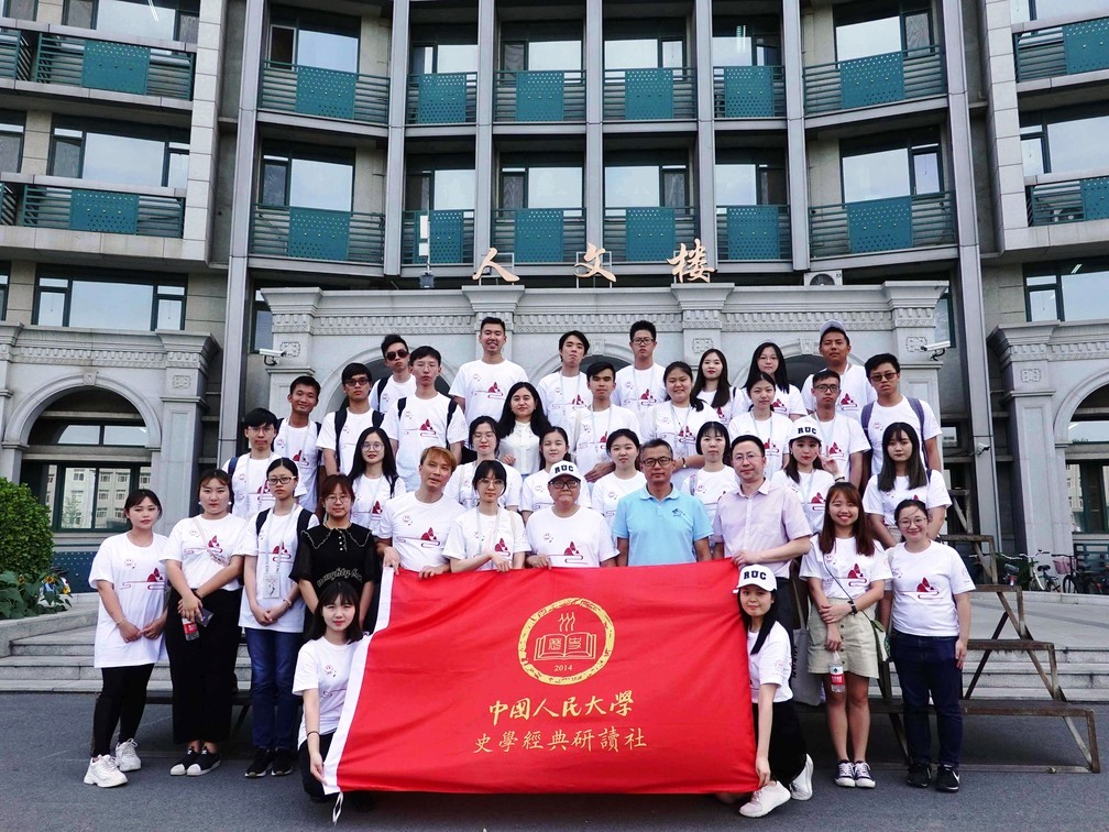 1.全體師生合照留念