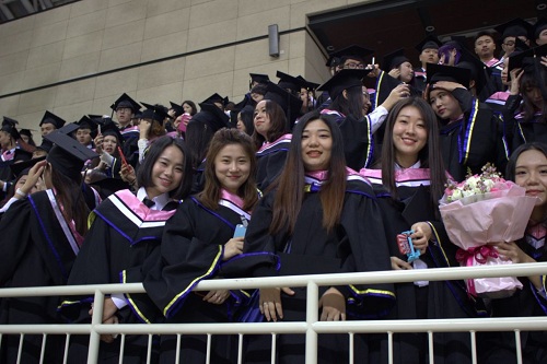 12屆準畢業生拍集體照 5