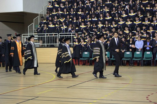 12屆準畢業生拍集體照 2