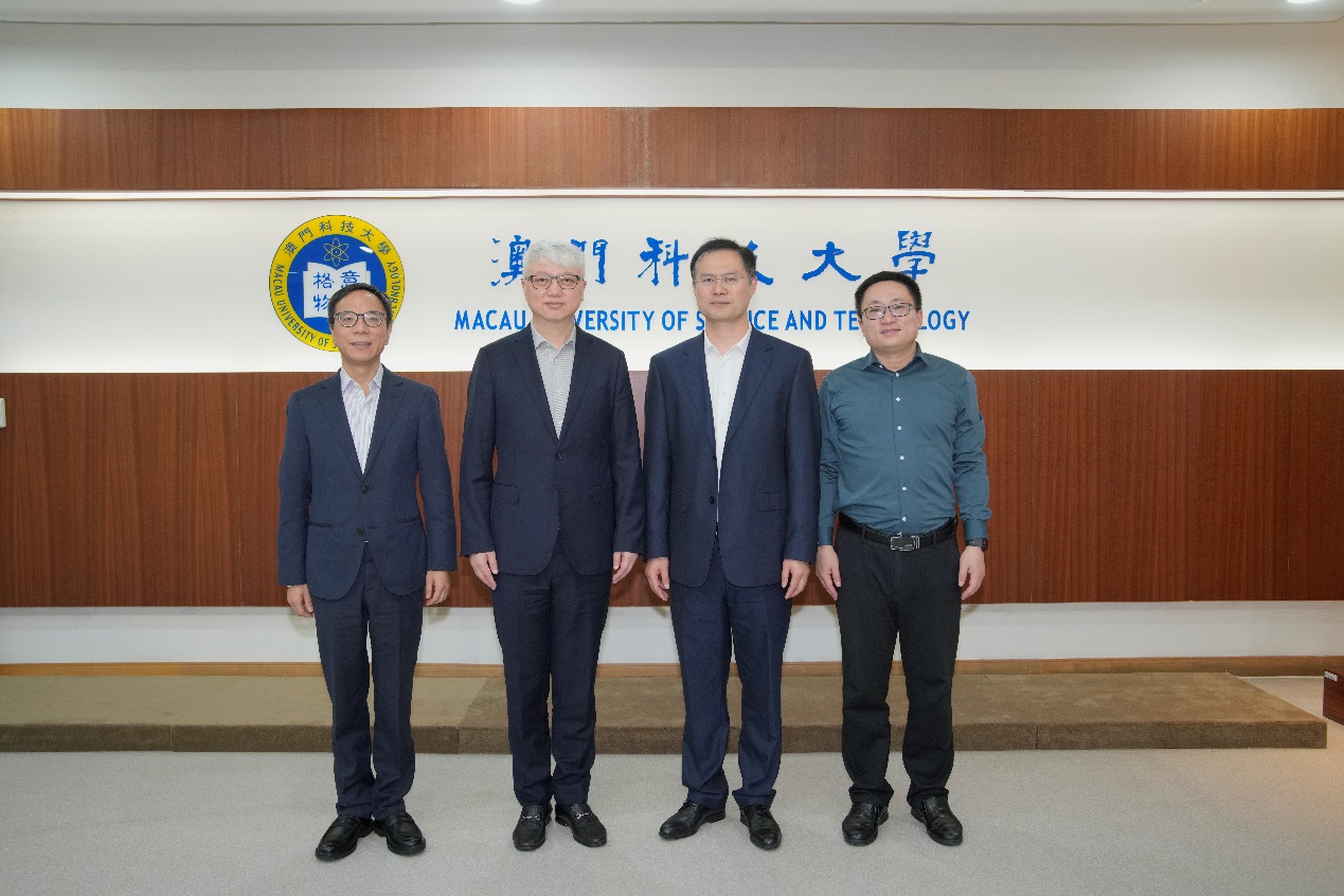 左同宇副校长(右二)一行与庞川副校长(左二)等合影