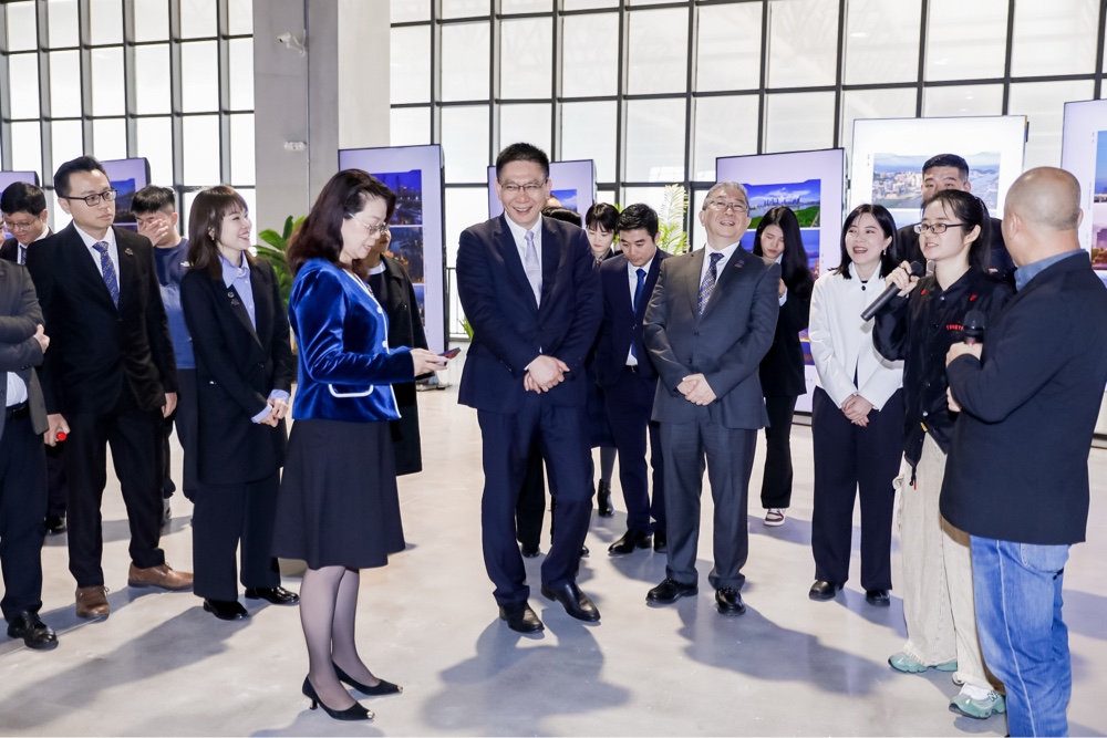 250303澳科大聯合主辦「光影璀璨 築夢濠江——澳門回歸祖國25周年」攝影巡展福州站開幕式成功舉辦_9.jpg