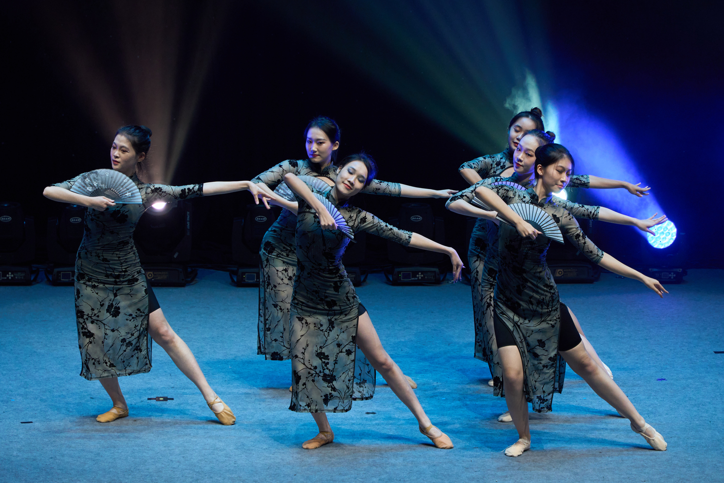 折扇 民族舞蹈隊