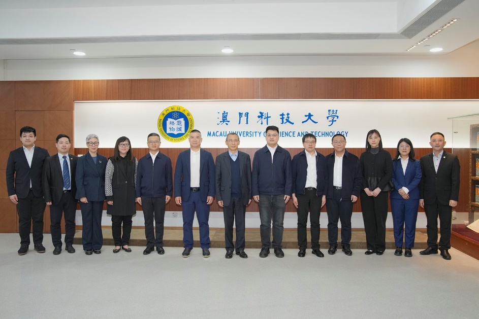 閆松顯副校長（右六）一行與姜志宏副校長（中）等合影
