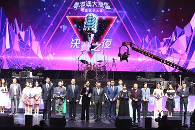 頒獎嘉賓為選手們頒獎1 副本