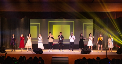 開場曲Marry You及校歌