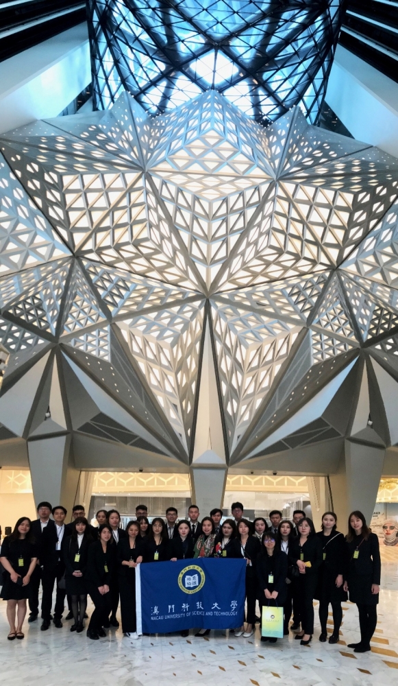 於摩珀斯酒店大堂合照