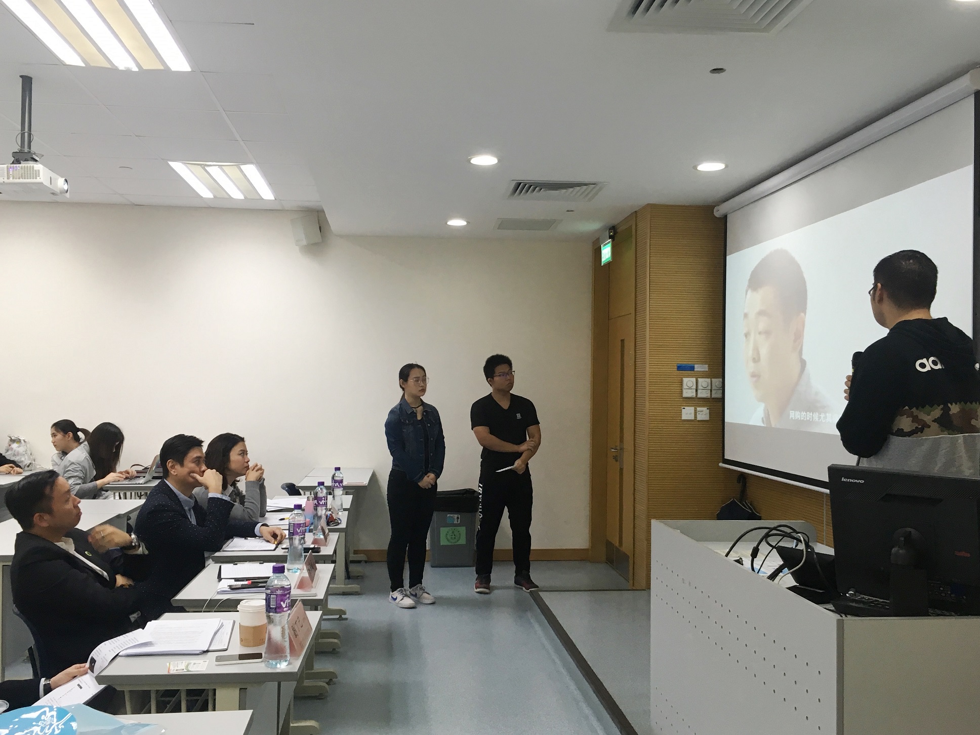 學生介紹創業項目