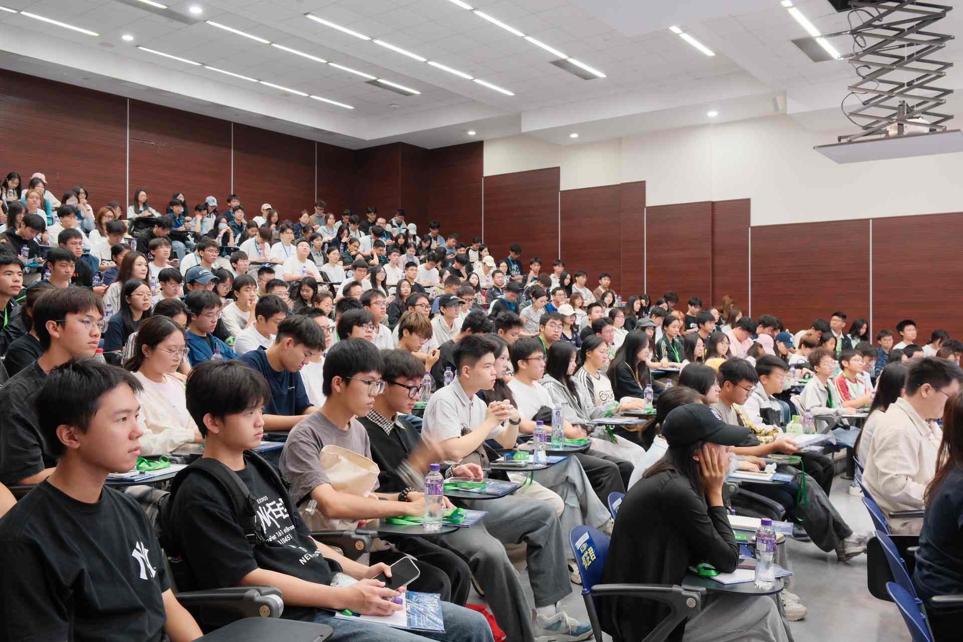 澳科大王群助理教授專題分享2.jpg image.jpg