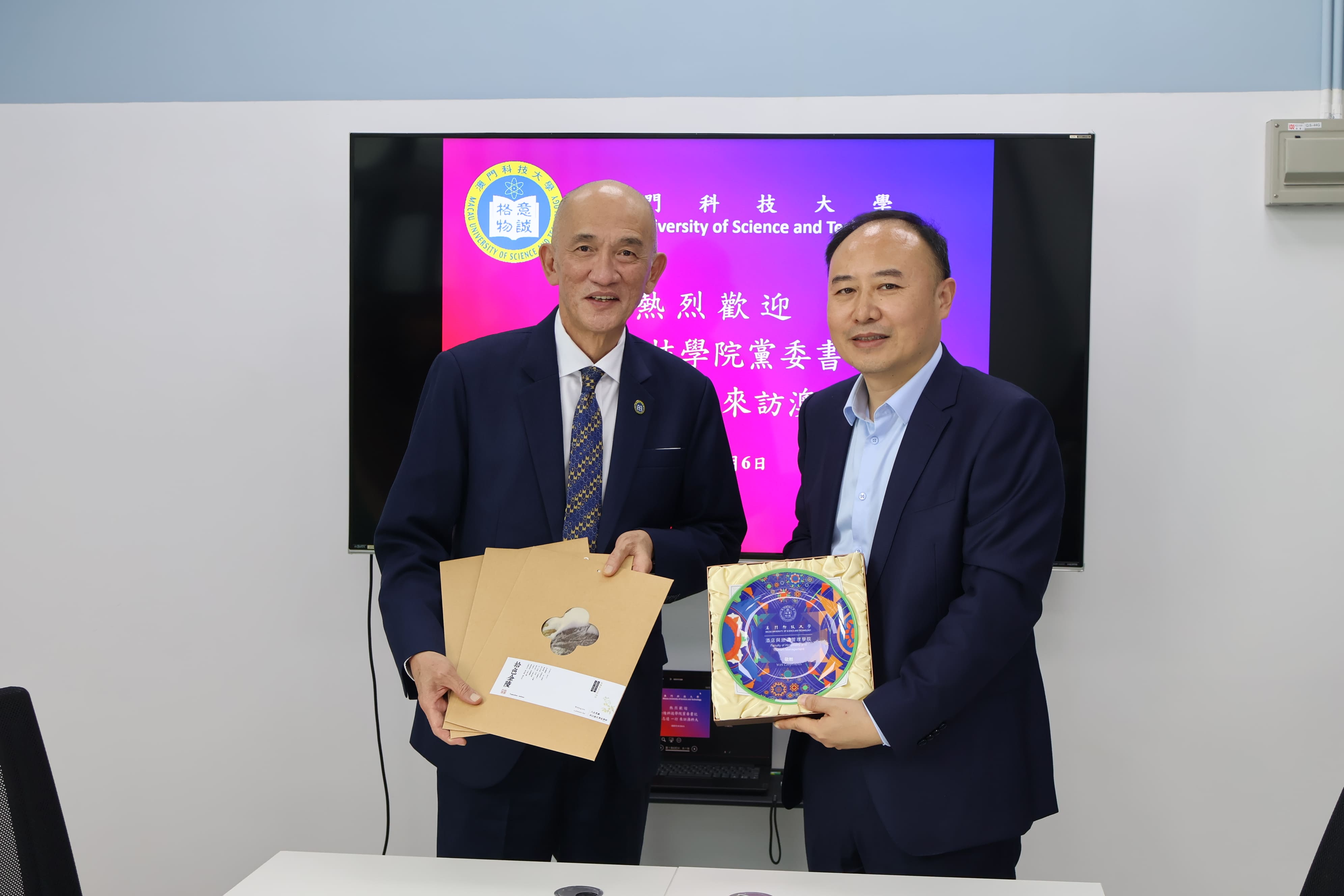 互贈紀念品.jpg image.jpg