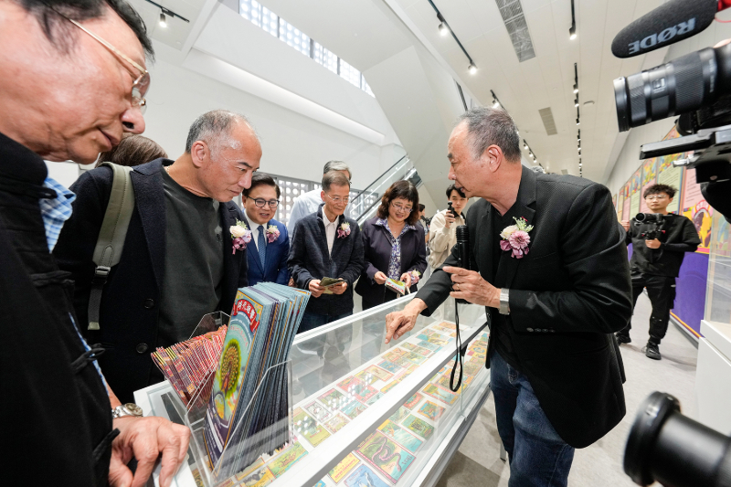 圖10-時代迴響嘉賓參觀展覽 (1).jpg image.jpg