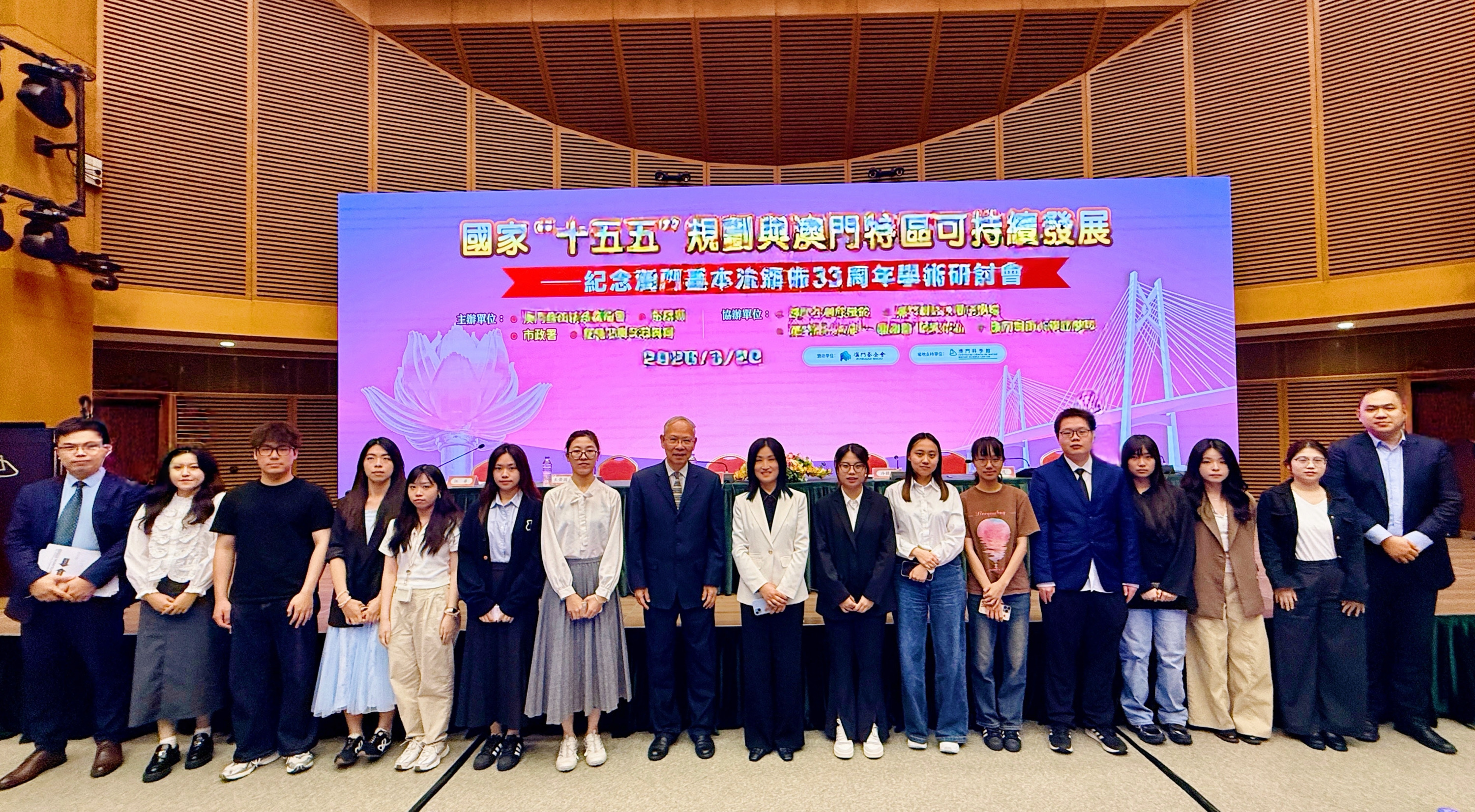 大合影.jpg image.jpg