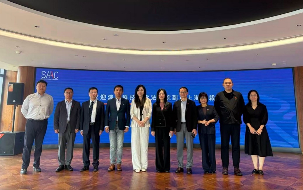 方泉院长一行在上海仲裁委员会合影.jpg image.jpg