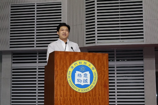 區家偉理事長介紹酒旅校友會