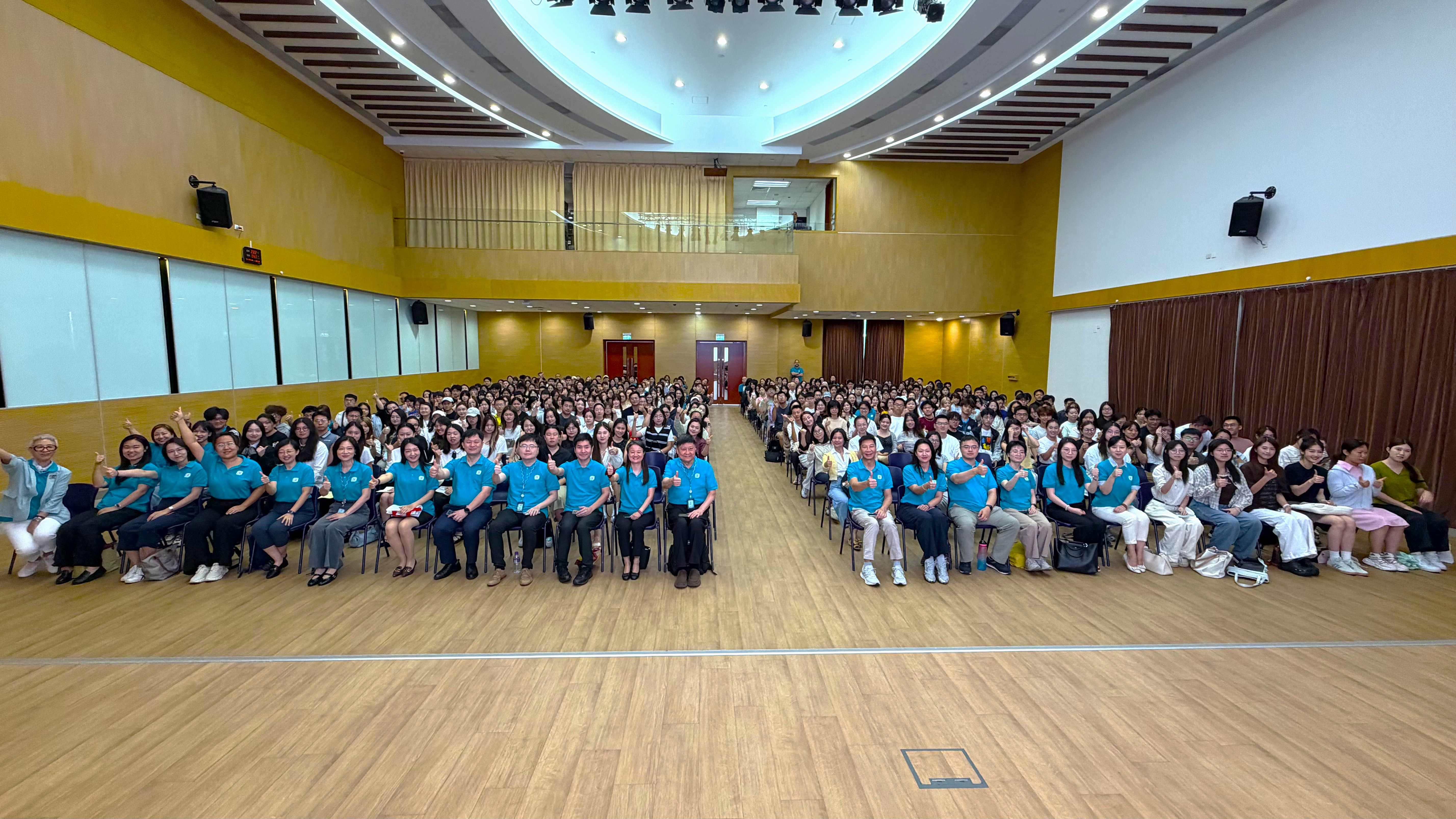 國際學院迎新會合影.jpg image.jpg