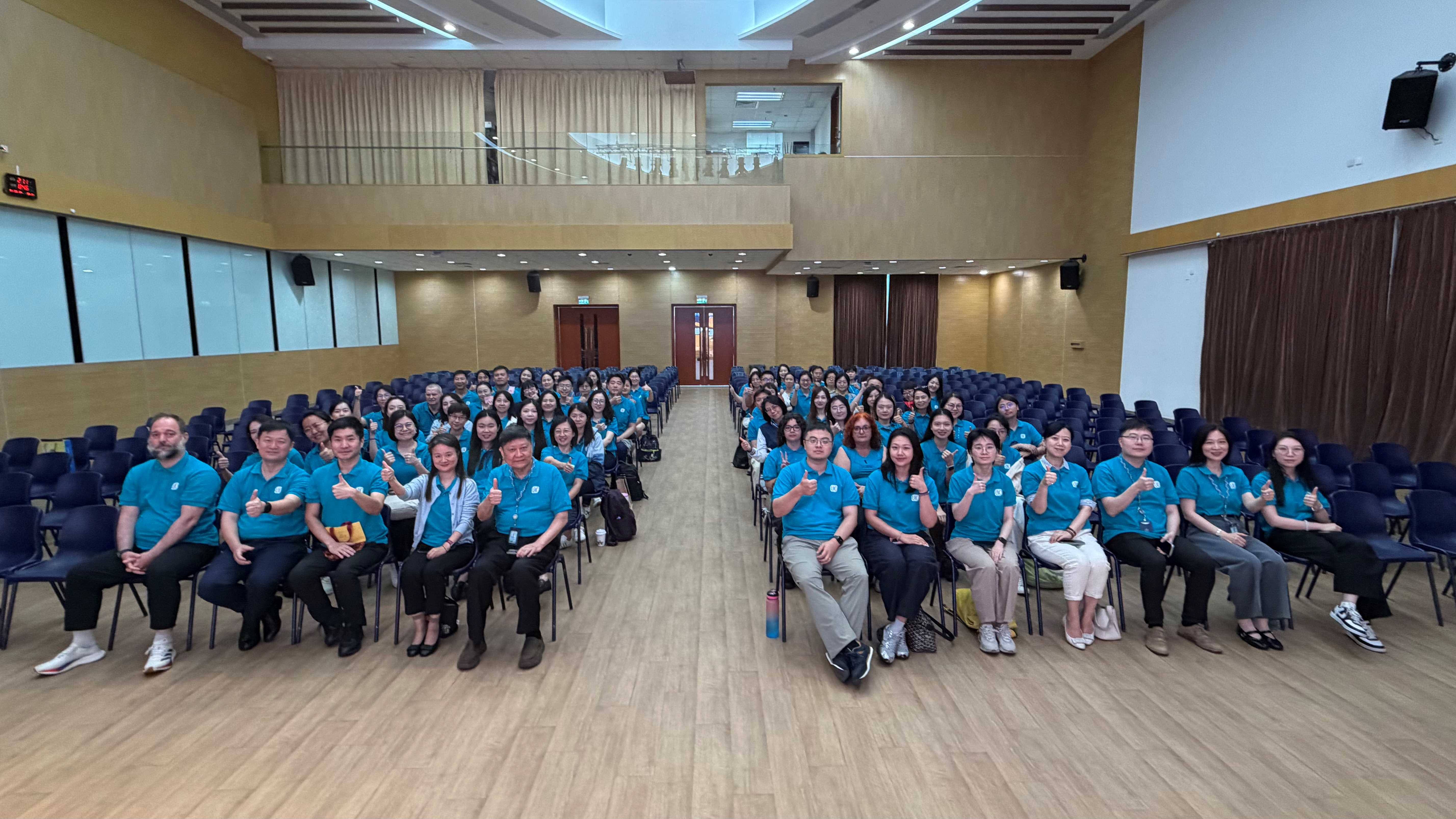 國際學院教學團隊合影.jpg 國際學院教學團隊合影.jpg