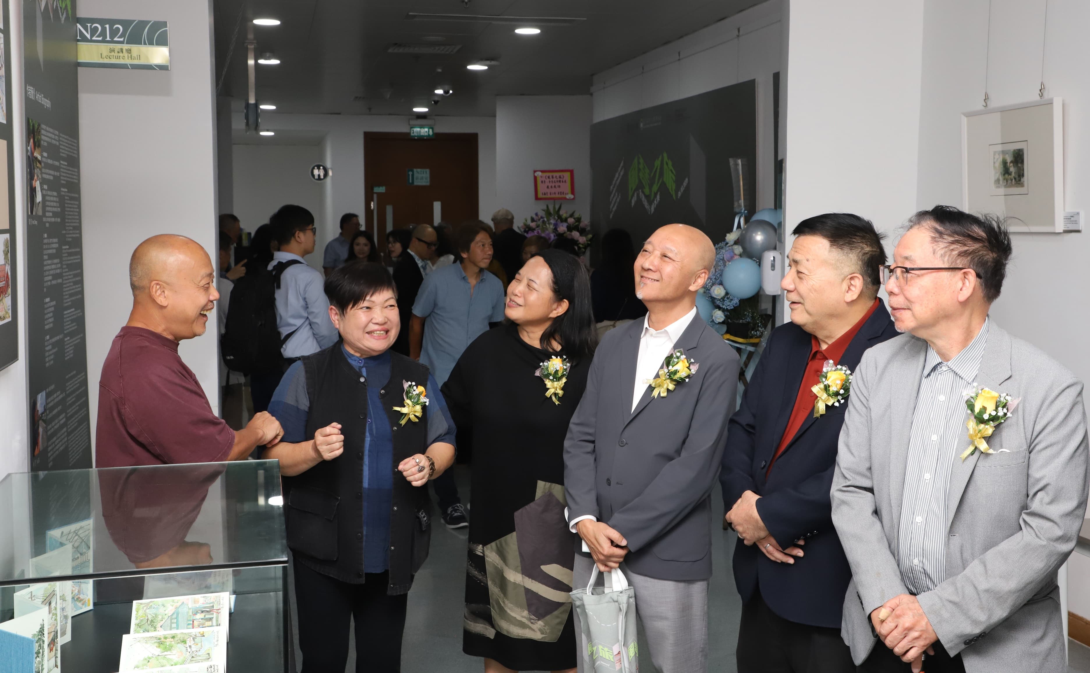 5.嘉賓參觀展覽.jpg 5.嘉賓參觀展覽.jpg